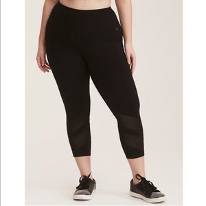 TORRID Active Black Cropped Leggings w/ Mesh